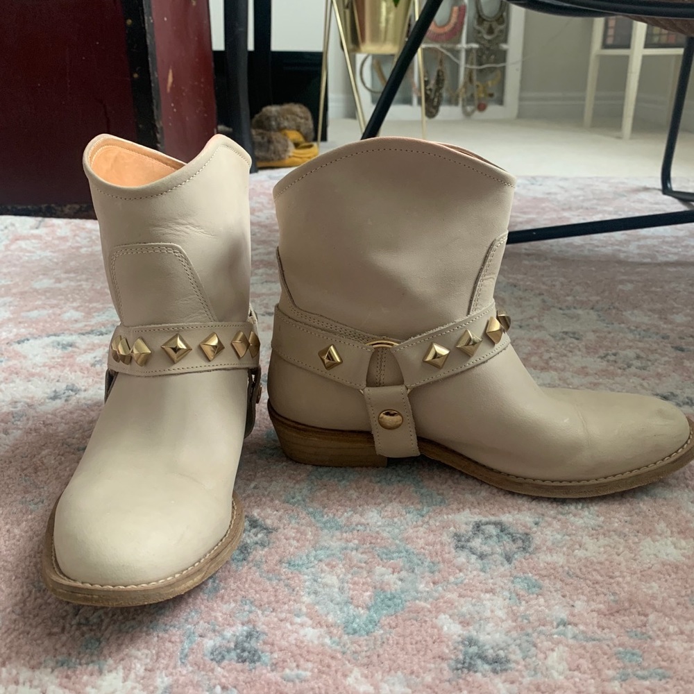 Shoes - Picture 1 of 3